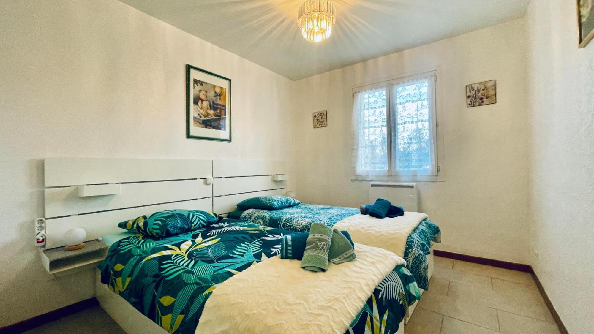 Rendez-Vous Avec Les Cigales - Gite 6 Personnes 100M2 - Piscine Privee - Climatisation Cheval-Blanc Luaran gambar